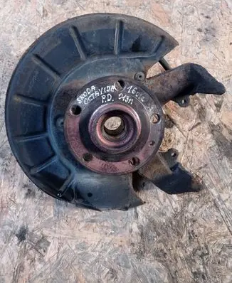 Skoda Octavia Mk2 (1Z) Front wheel hub