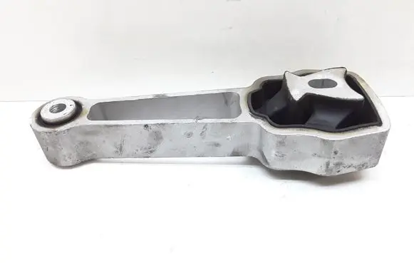 Volvo V70 Engine mount bracket
