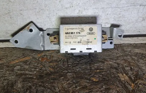 Audi A6 S6 C4 4A Alarm control unit/module 4A0951173 4A0907366A