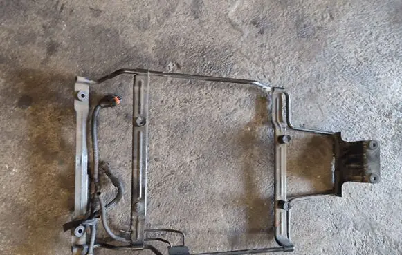 Hyundai Santa Fe Radiator mount bracket