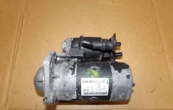 Volkswagen Polo III 6N 6N2 6NF Starter motor 085911028E