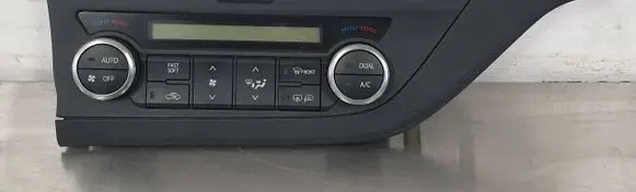 Toyota Auris E180 Climate control unit 5590002360