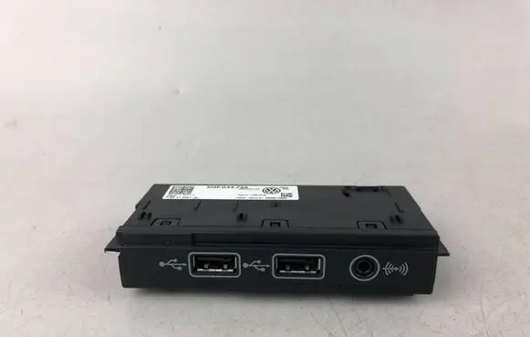 Volkswagen Tiguan USB socket connector 5QF035726