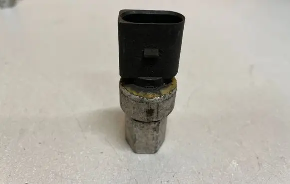 Air conditioning (A/C) pressure sensor