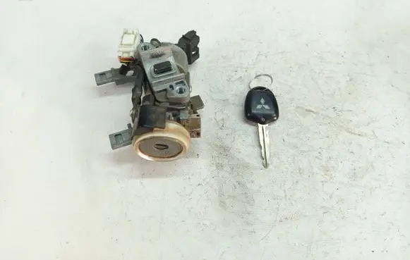 Mitsubishi L200 Ignition lock MR992565 381170-0004