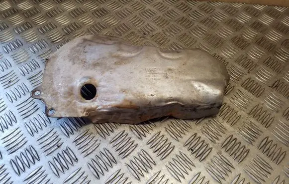 Volkswagen PASSAT B8 Exhaust heat shield 04L131783N