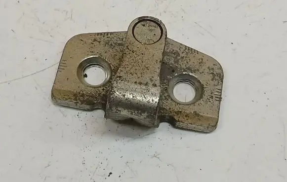 Opel Meriva A Front door lock loop/hook striker