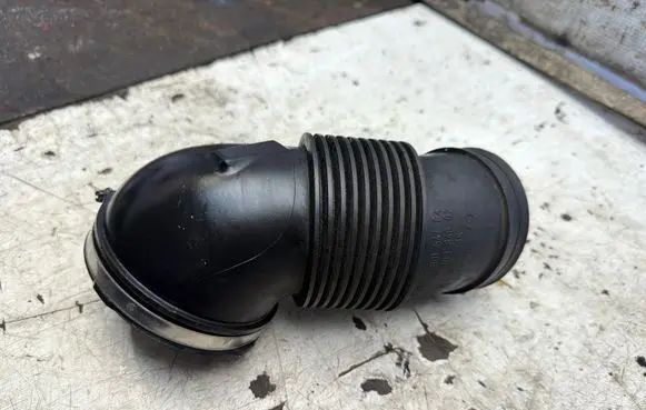 BMW 5 E60 E61 Air intake duct part 7801547