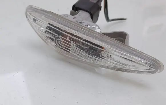 Front fender indicator light