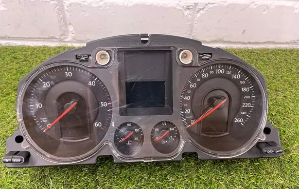 Volkswagen PASSAT B6 Speedometer (instrument cluster) A2C53145550