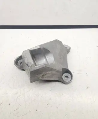 Chevrolet Camaro Engine mounting bracket X01916A A380
