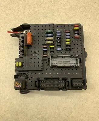 Volvo S60 Fuse module 30728512 06W085 28017881