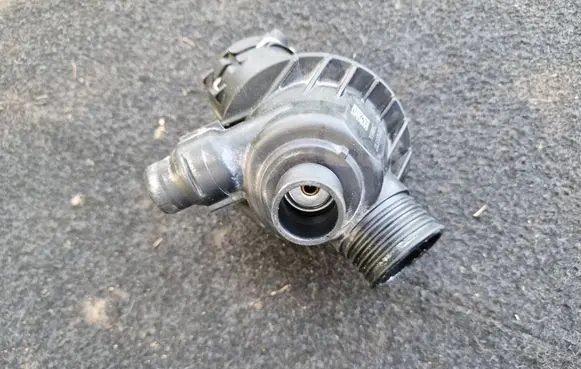 BMW 4 F32 F33 Thermostat 7598865