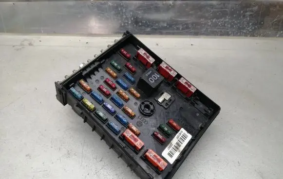 Volkswagen PASSAT B6 Fuse module 3C0937125