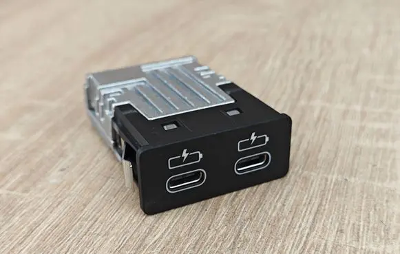 BMW 4 G22 G23 G24 G26 USB socket connector 8711938