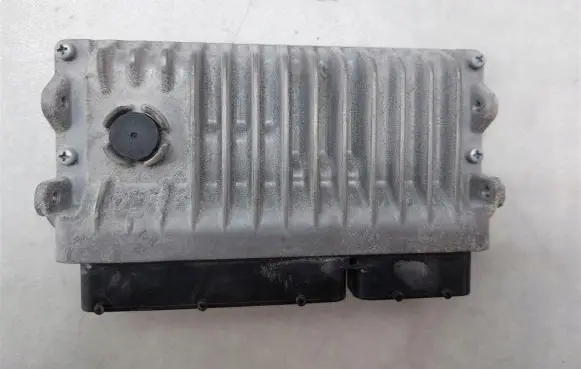Toyota Prius (XW30) Engine control unit/module 89661-5C330