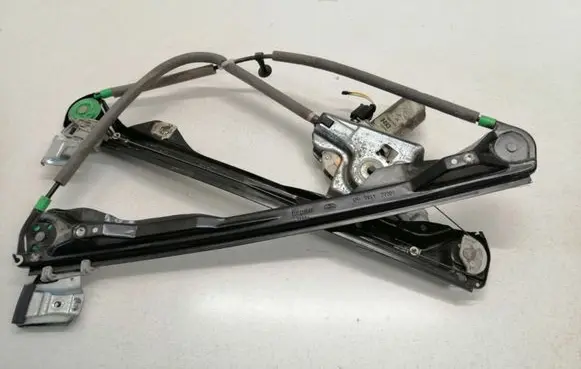 Ford Focus Front door window regulator with motor XS4123201