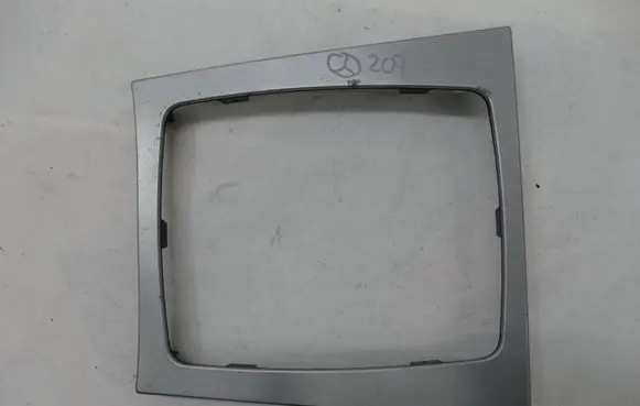 Mercedes-Benz E A207 Gear shifter surround trim plastic A2076801107