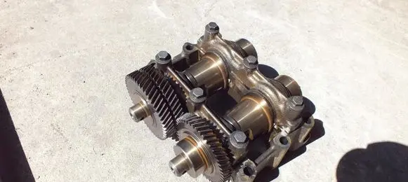 Nissan Qashqai Oil pump balance shaft 