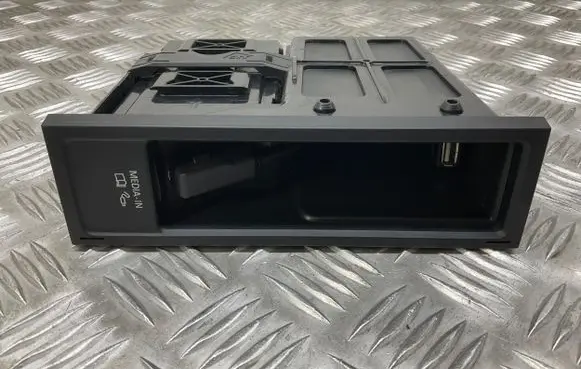 Volkswagen PASSAT B7 Head unit multimedia control 5N0035341G 5N0035342F