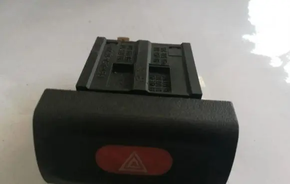 Opel Vectra B Hazard light switch 90494406 90565714
