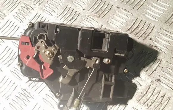 Audi A4 S4 B6 8E 8H Front door lock 8E1837016C