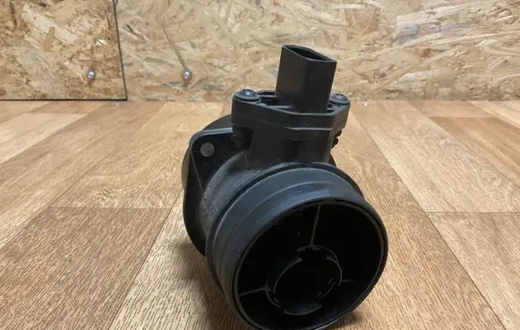 Volkswagen PASSAT B6 Mass air flow meter 0281002461 074906461B