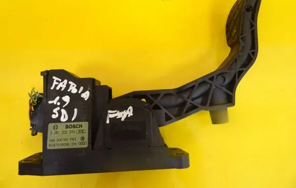 Skoda Fabia Mk1 (6Y) Accelerator throttle pedal 0281002374
