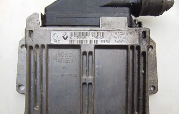 Renault Megane II Engine control unit/module 7700114698