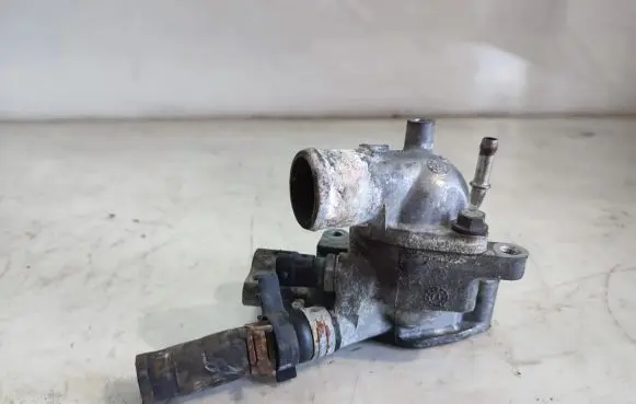 Opel Mokka Thermostat housing 