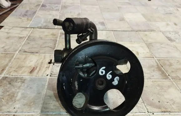 Suzuki Liana Power steering pump