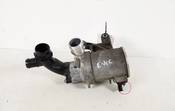 Mercedes-Benz C W205 Water pump A2742000207