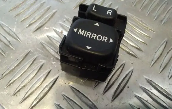 Toyota Prius (XW20) Wing mirror switch 183574