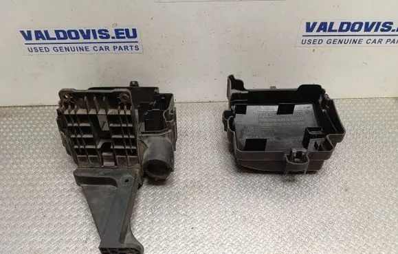 Iveco Daily 4th gen Fuse box cover 5801393356