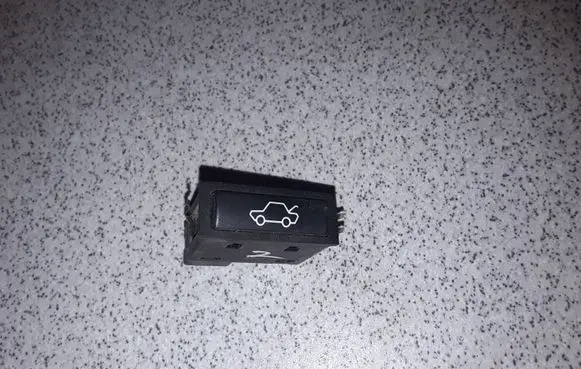 BMW 5 E39 Tailgate opening switch 61318365579 8365579