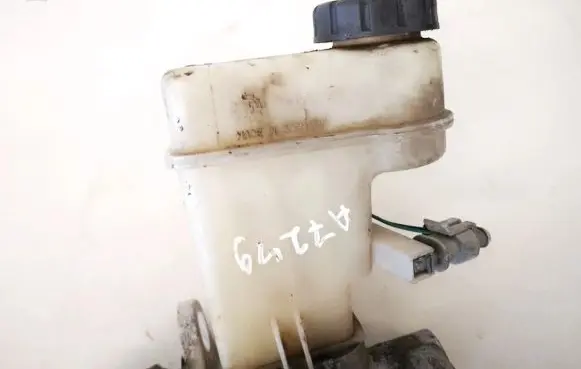 Brake fluid reservoir