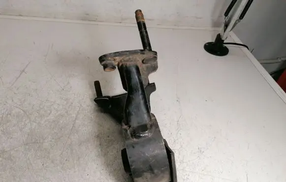 Toyota Corolla Verso AR10 Engine mount bracket 123710R010
