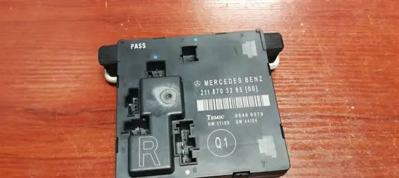 Mercedes-Benz E W211 Door control unit/module 2118703285