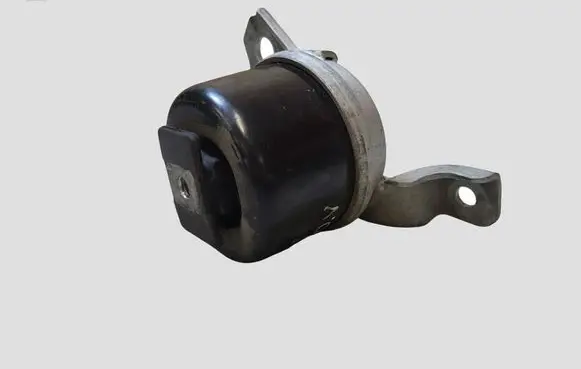 Volvo V70 Engine mount bracket