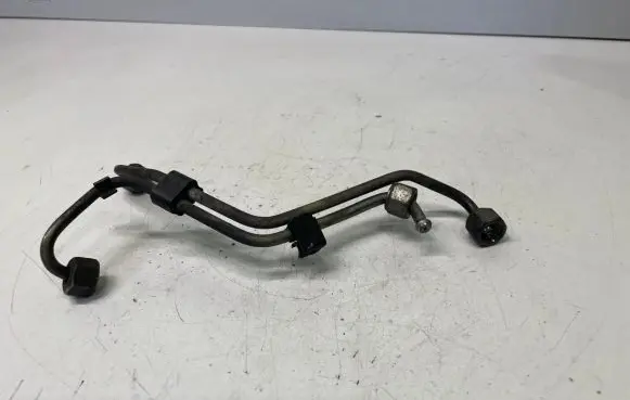 Volkswagen PASSAT B5 Fuel injector supply line/pipe 