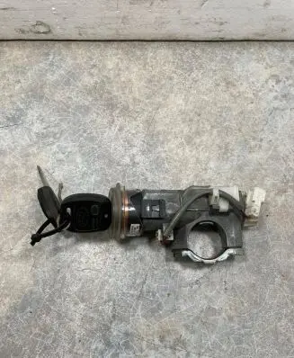 Subaru Legacy Ignition lock 88215AG000 X1T25971 8216