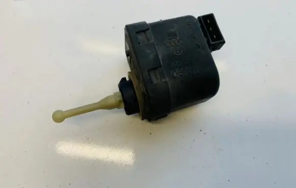 Audi A4 S4 B5 8D Headlight level adjustment motor 