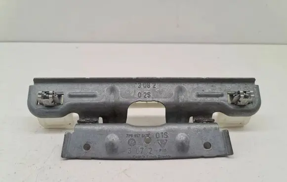 Porsche Cayenne (92A) Front door exterior handle/bracket 7P0857647C