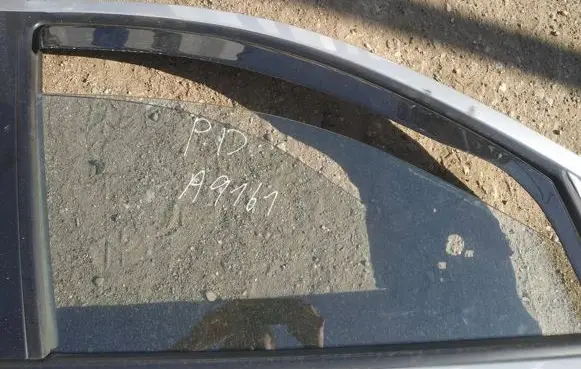 Hyundai Santa Fe Front door window glass four-door as2