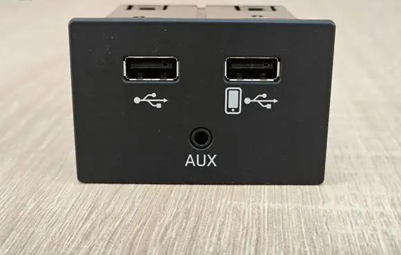 Audi A7 S7 4G AUX in-socket connector 4G0035736