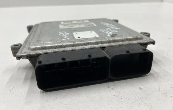 KIA Carens II Engine control unit/module 3911225050 5WY5266A UND7K0C0EA