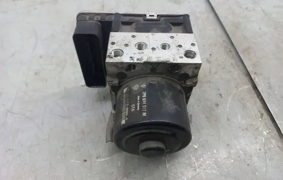 Volkswagen Touareg II ABS Pump 7P0907379M 7P0614517M