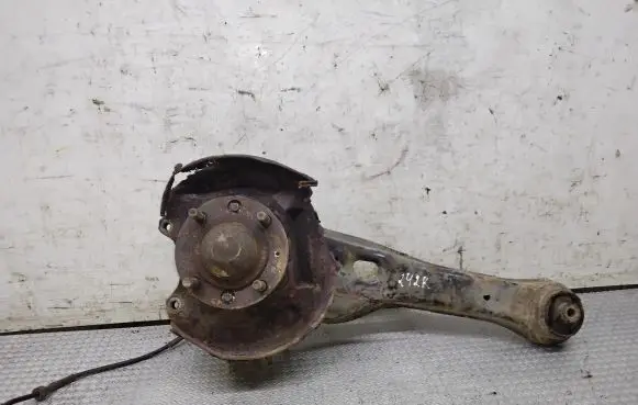 Rear wheel hub spindle/knuckle