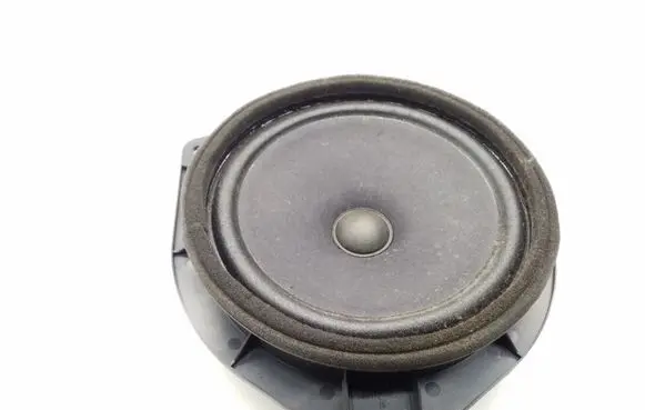 Toyota Prius (XW30) Rear door speaker 8616022A10