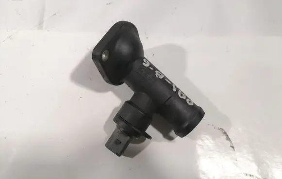 Volkswagen PASSAT B6 Engine coolant pipe/hose 03G121121D